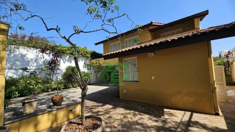 Sobrado para alugar no Alto da Lapa, com estilo único