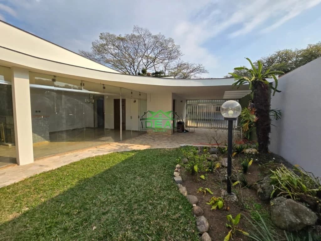 Casa Térrea Reformada em Bela Aliança: 3 Dormitórios, 5 Vagas