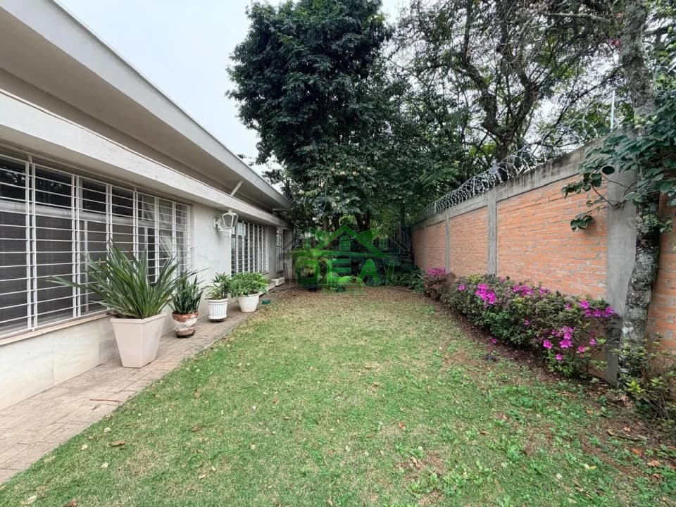 Casa Térrea para Venda, Rua Tranquila e Arborizada